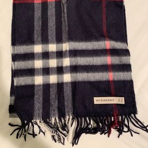 Burberry classic cashmere scarf in check